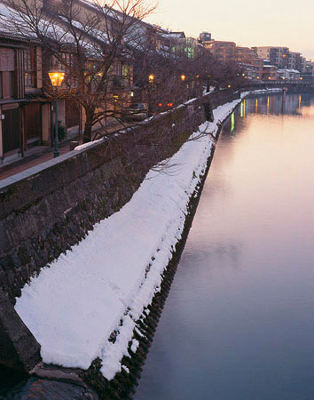石川県金沢市 主計町茶屋街 2004年2月撮影
